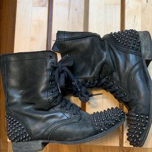 Black studded Steve Madden lace up boots 👢